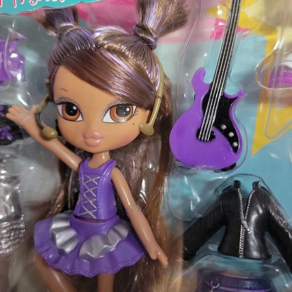 Rare Yasmin BRATZ KiDZ Concert Snap-On Fashion NIB packaging damaged - Picture 2 of 16